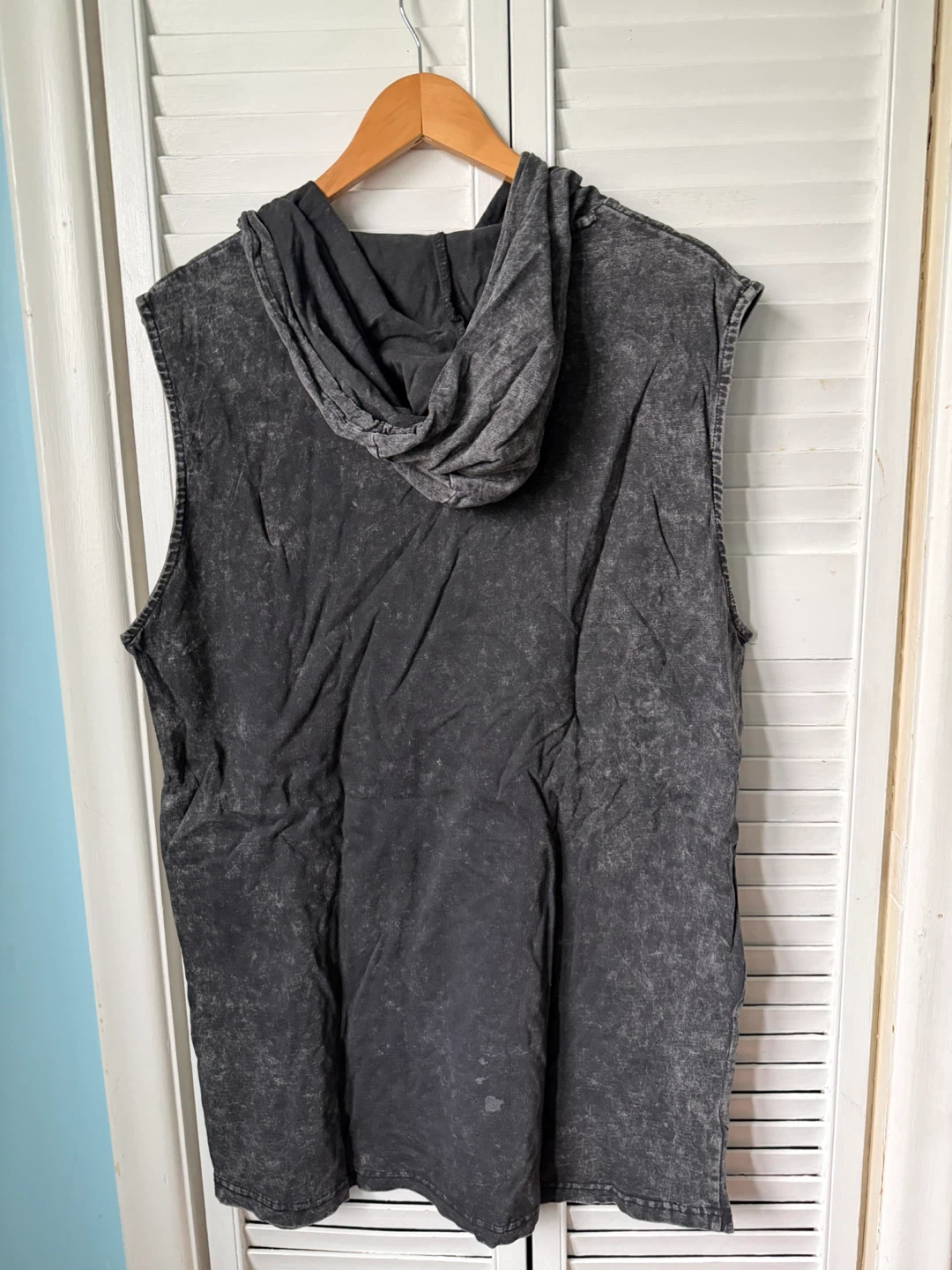 Guess Sleeveless Hoodie - Black Wash - Size L/G - photo 3