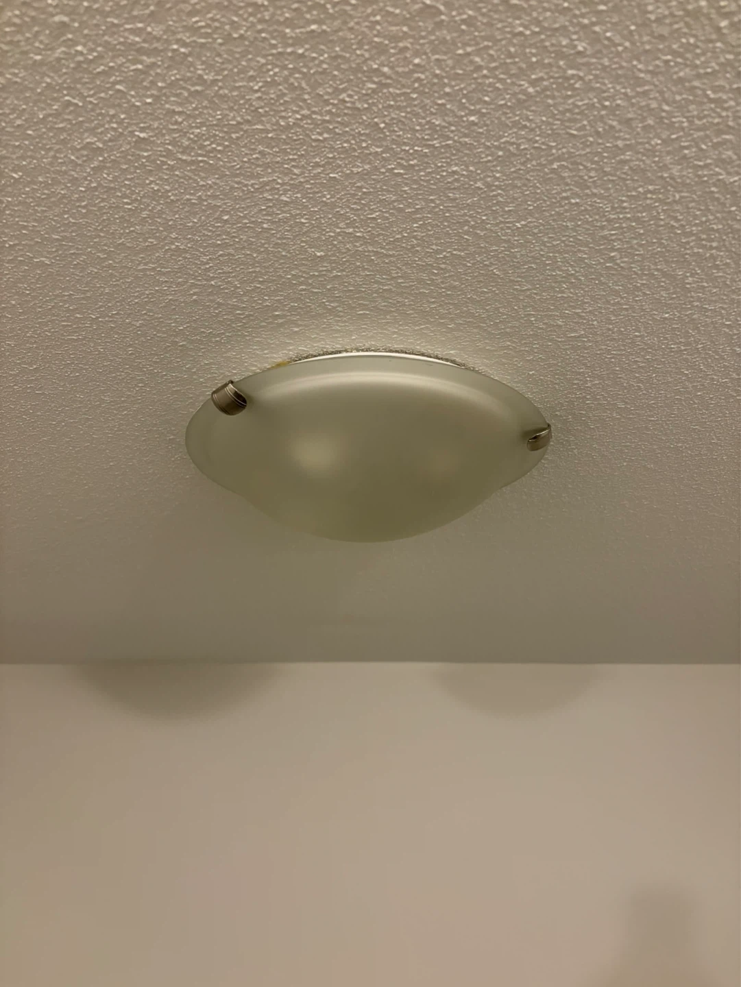 Ceiling light fixtures x3 - photo 2