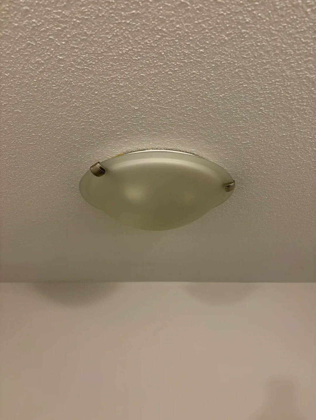 Ceiling light fixtures x3 - photo 2