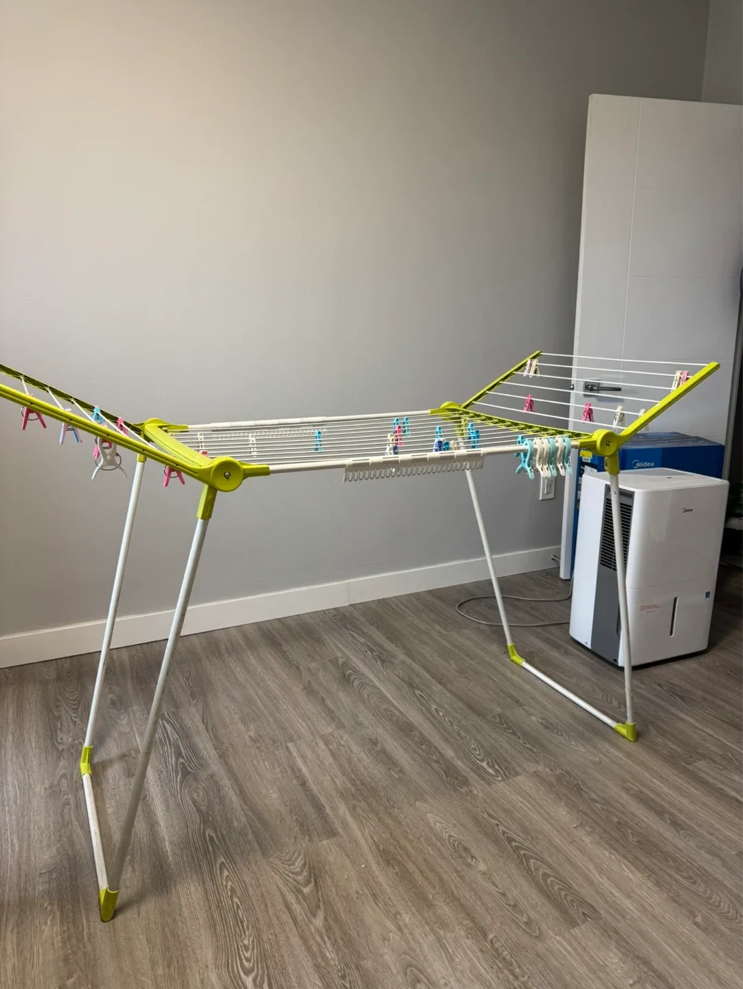 Expandable Laundry Drying Rack with Clothespin Holders - photo 2