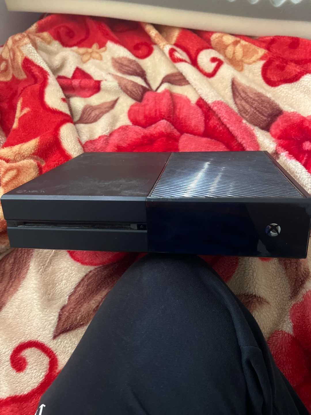 Xbox One Console with Titanfall and Rainbow Six Siege Games
