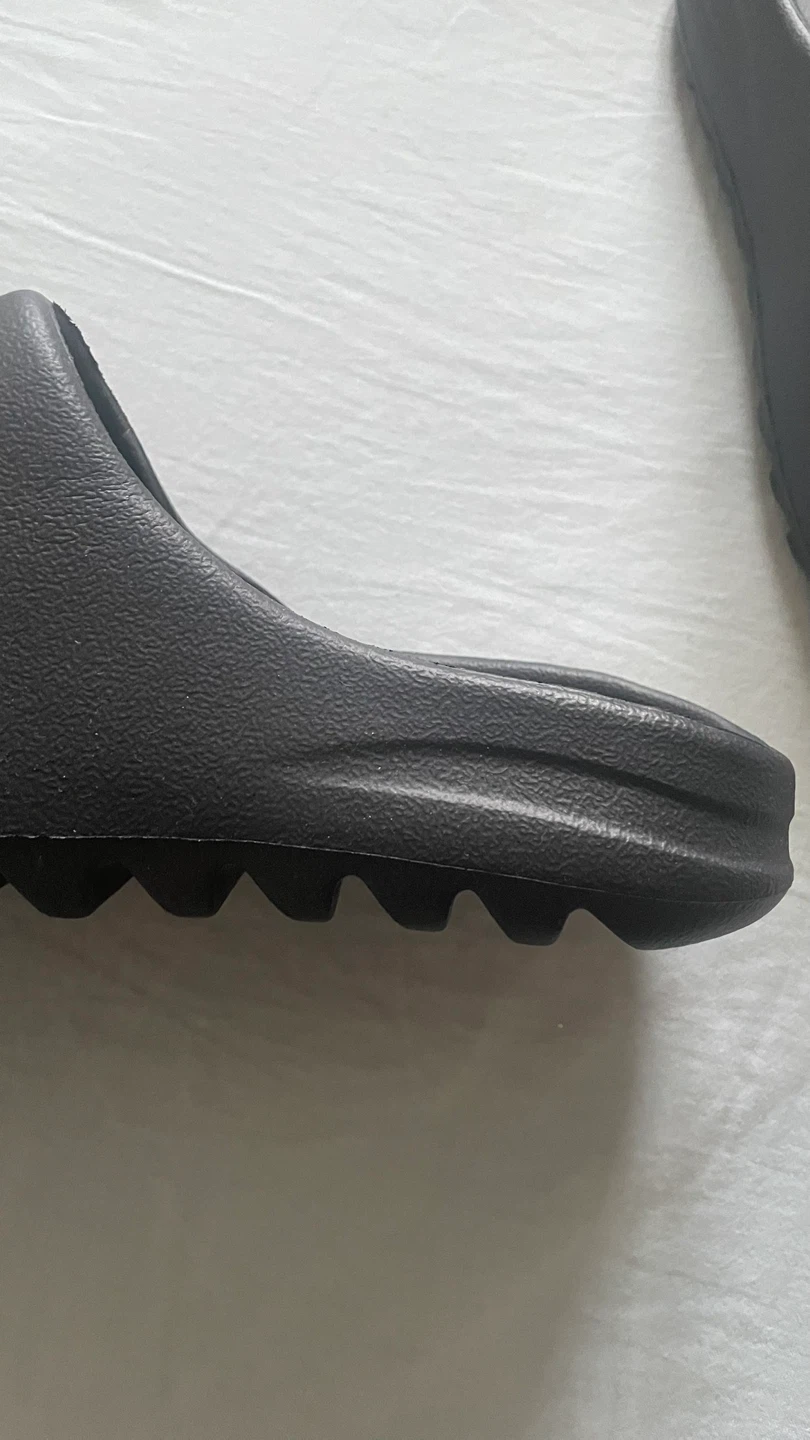 Size 9 Yeezy Slides (1-1) - photo 4