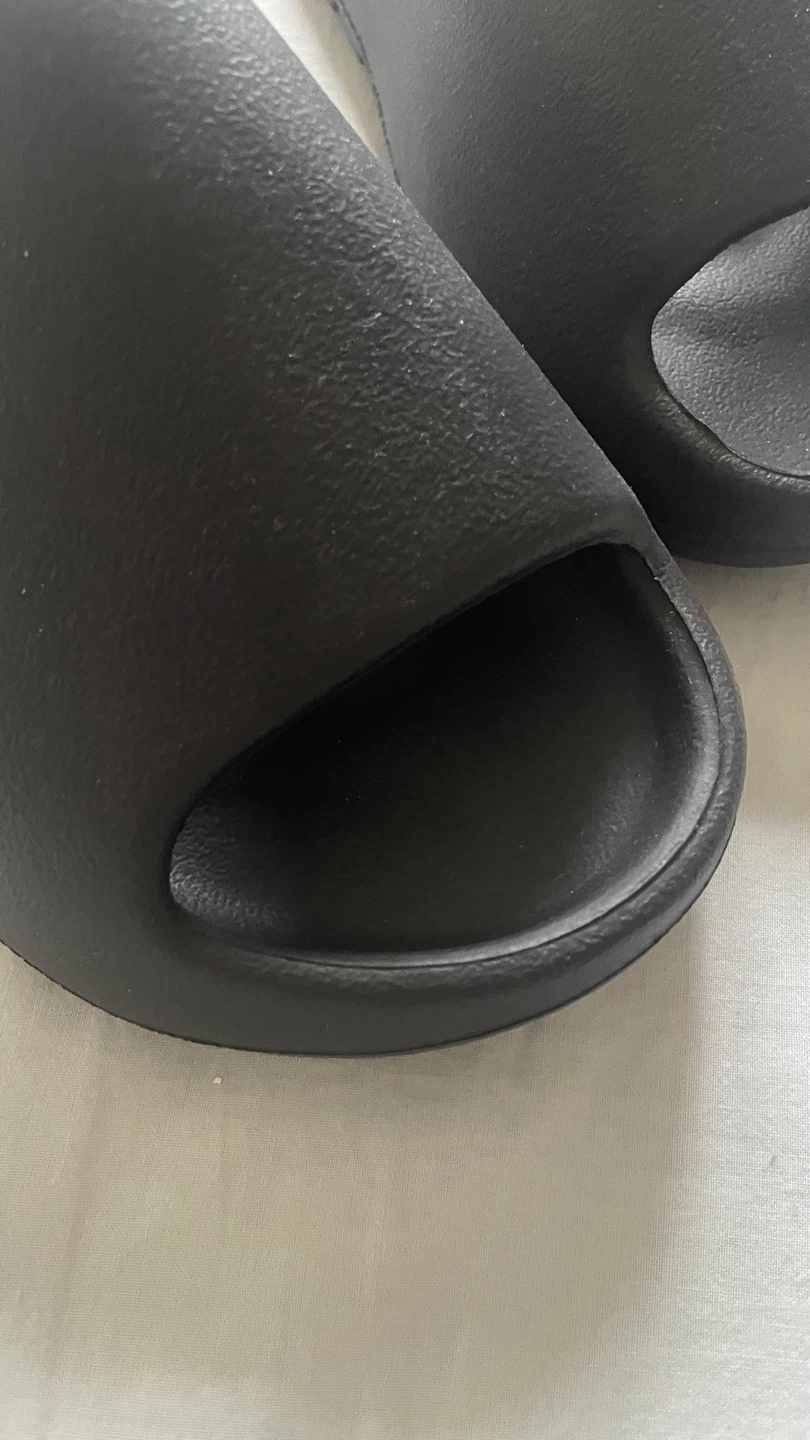 Size 9 Yeezy Slides (1-1) - photo 5