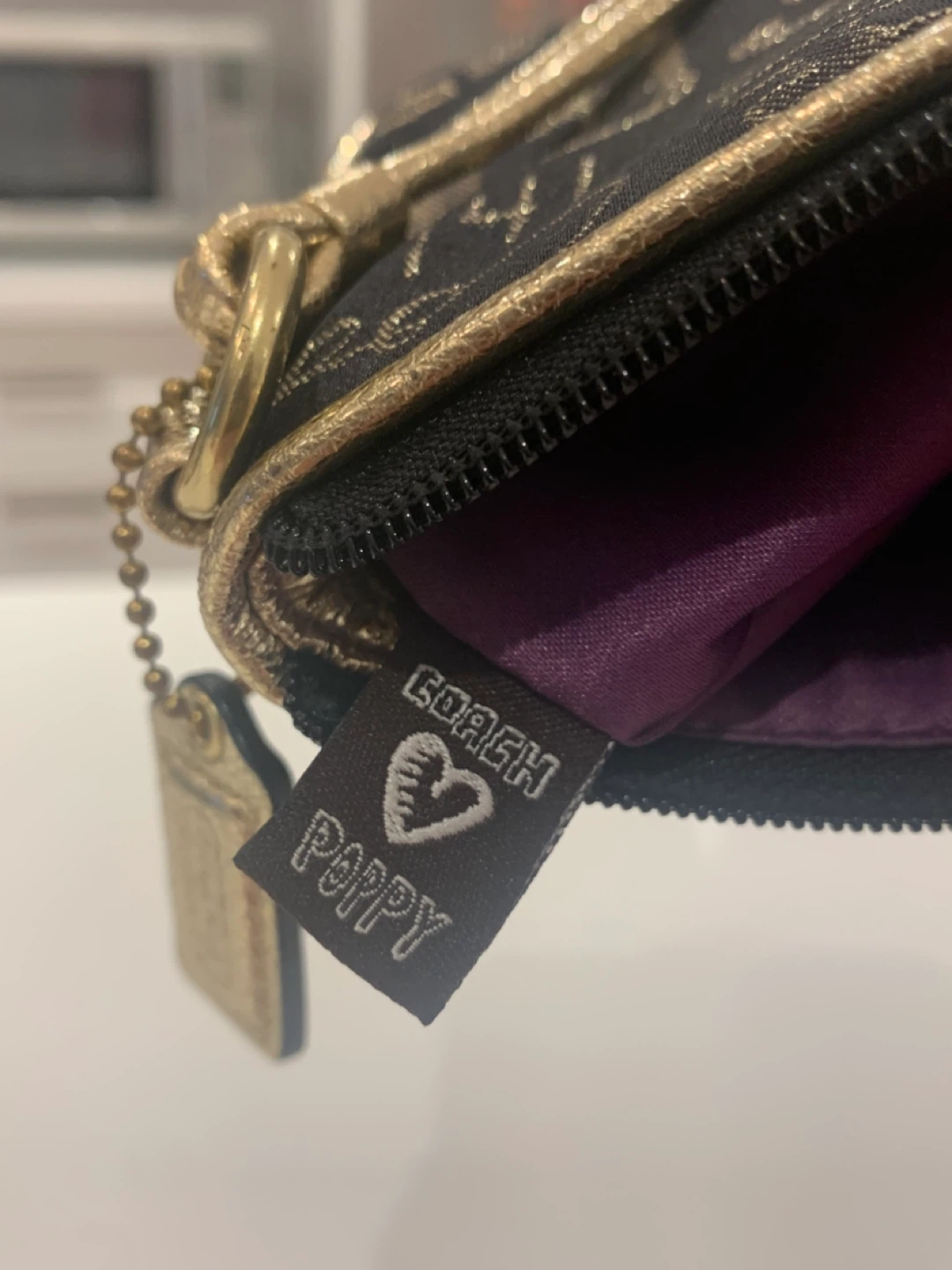 💛🖤 New Coach Poppy Gold & Black Signature Wristlet🖤💛 - photo 2