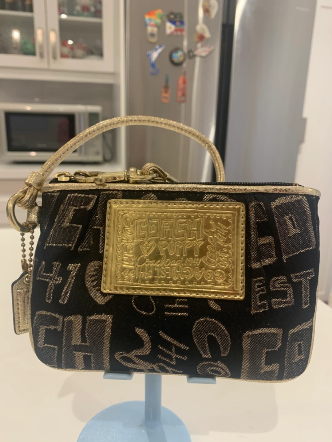 💛🖤 New Coach Poppy Gold & Black Signature Wristlet🖤💛