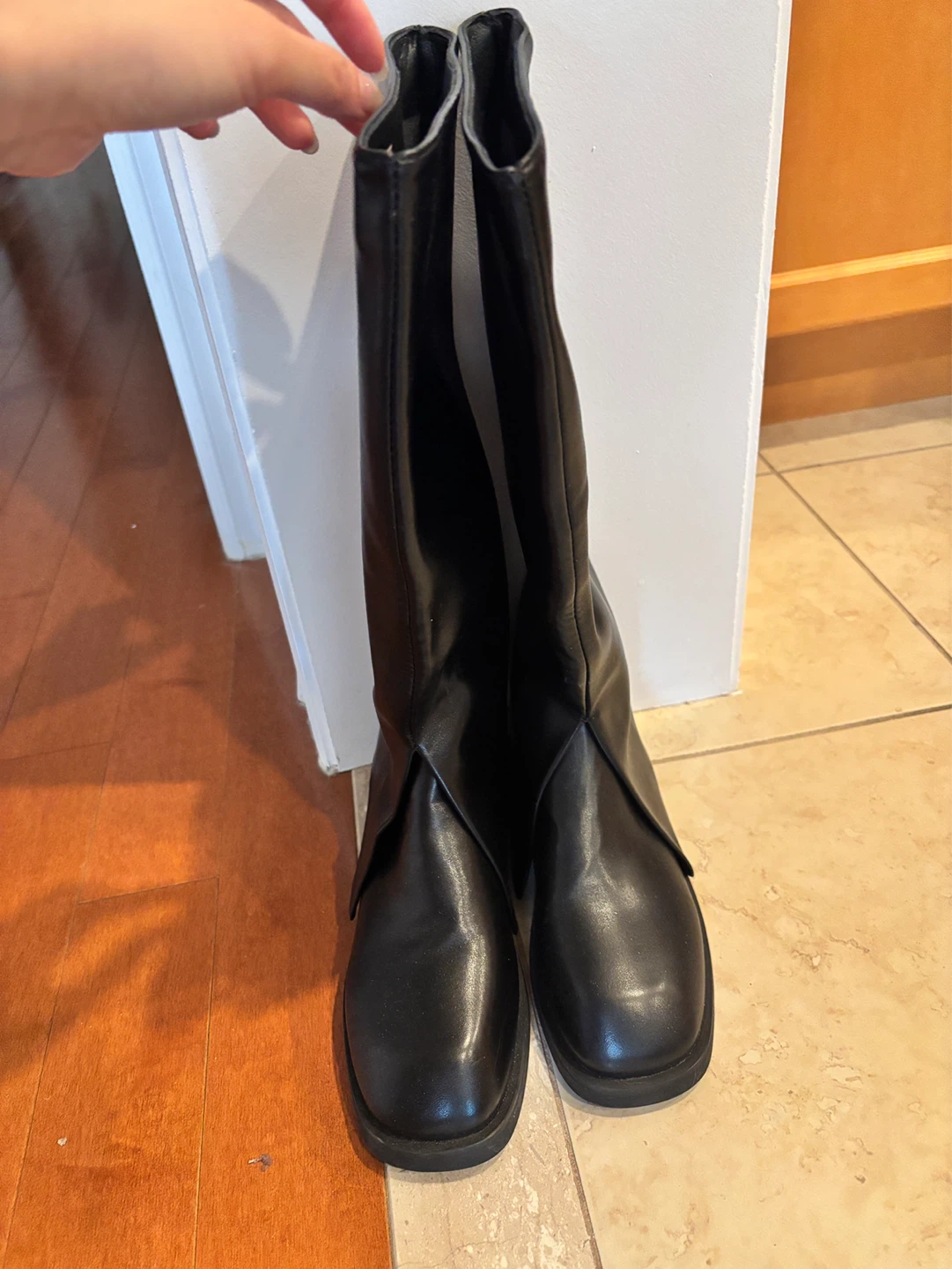 US7 Black Knee-High Boots