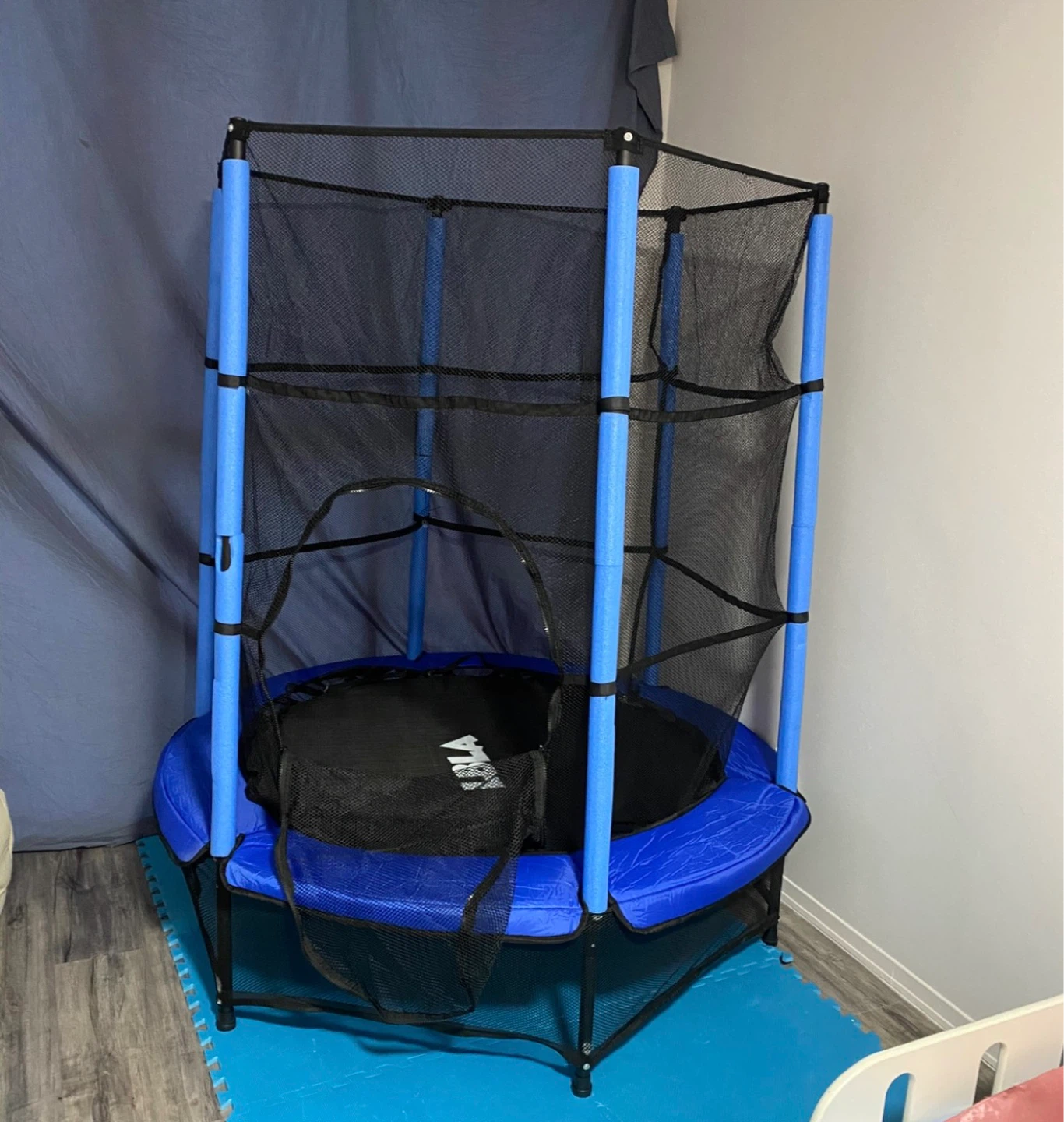 Kids Trampoline with Safety Net