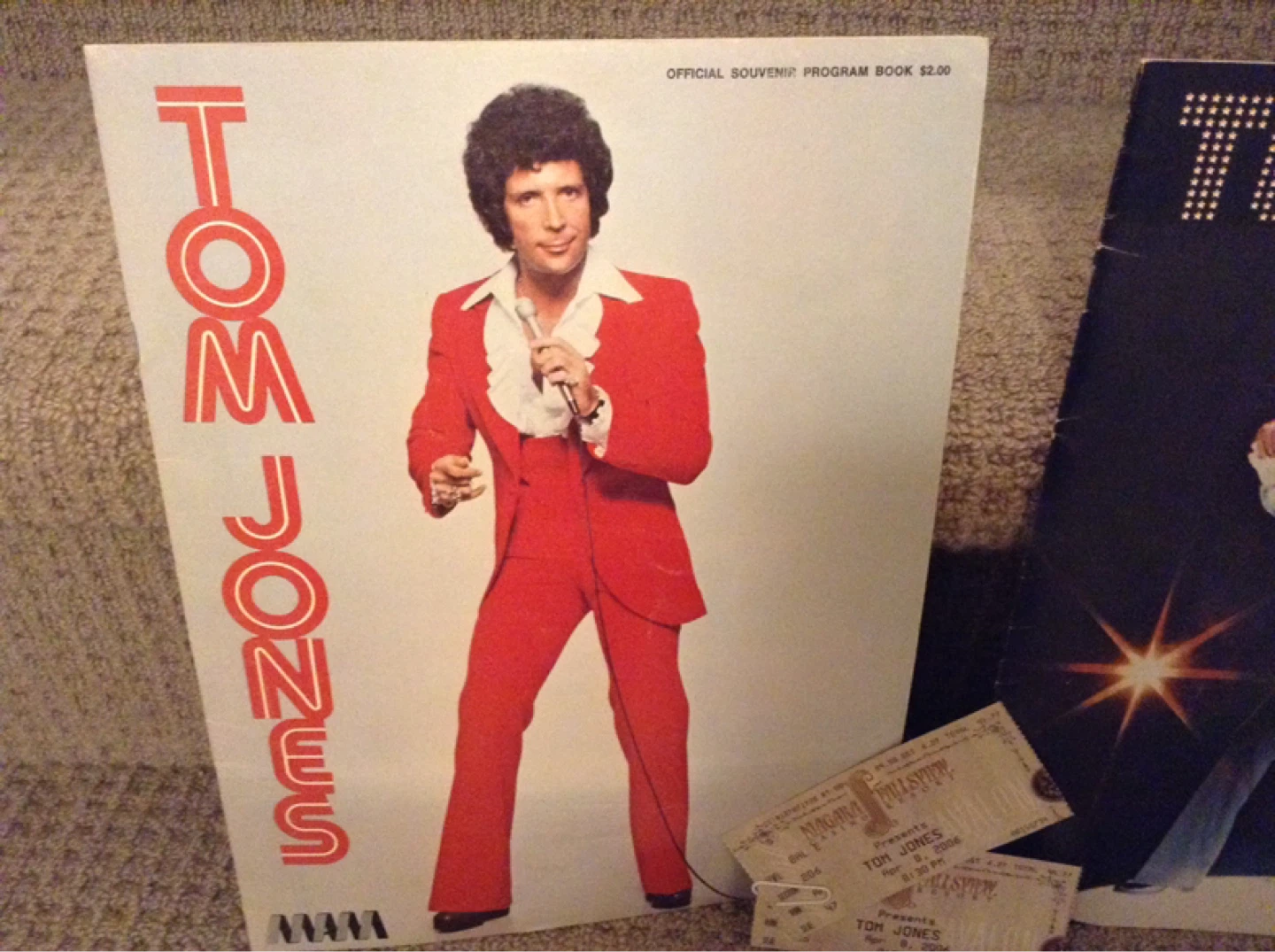 Tom Jones Souvenir Program, Tickets & Button - photo 3