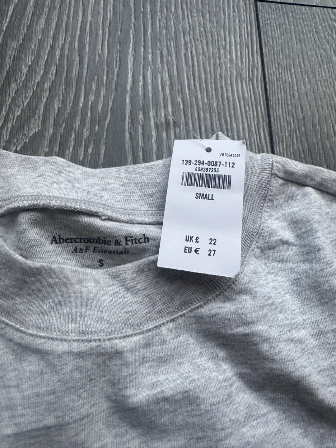 NEW Abercrombie & Fitch Grey T-Shirt - Small - photo 3