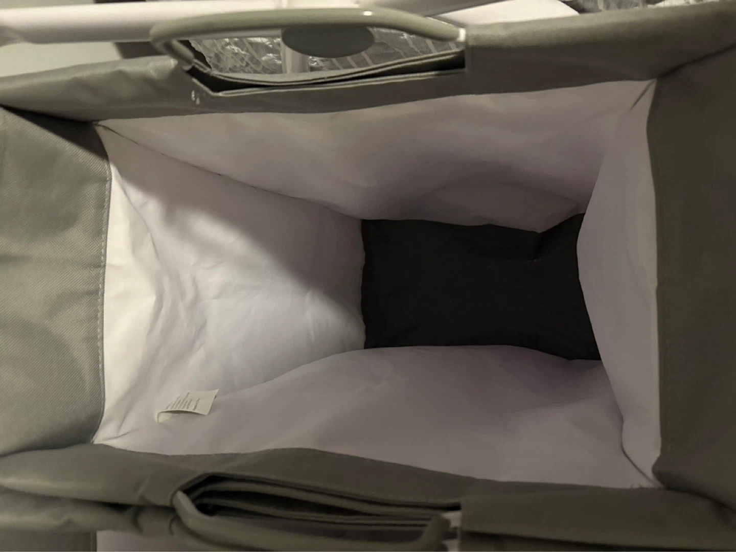 Rolling laundry basket - photo 2