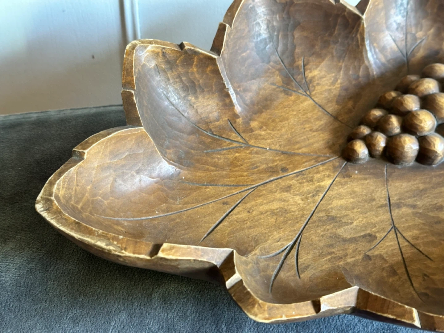 Hand carved wooden grape bowl - photo 2