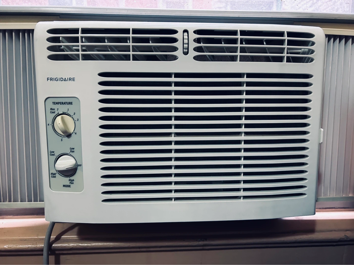 Frigidaire Room Air Conditioner FFRA0511R1