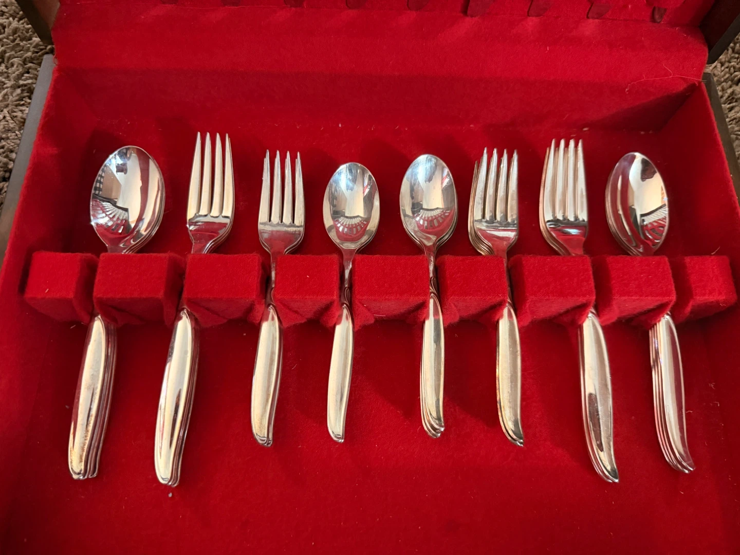 WM Rogers Silverware Set in Wooden Case - photo 2