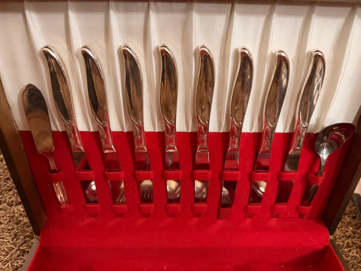 WM Rogers Silverware Set in Wooden Case - photo 3