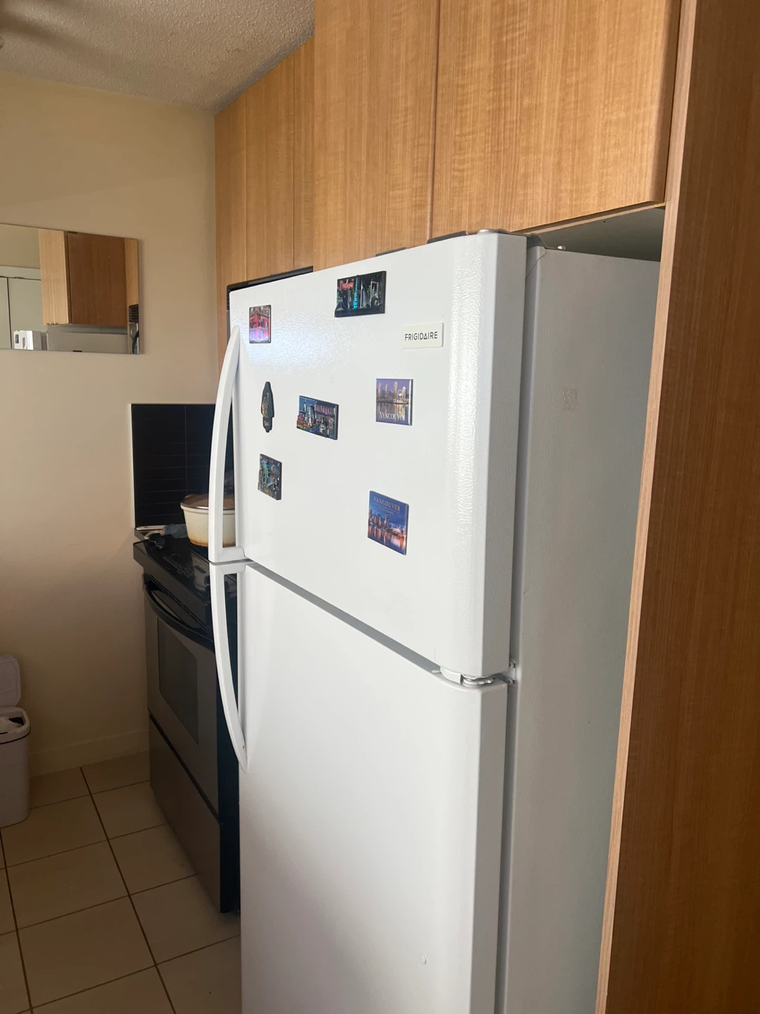 Frigidaire White Top-Freezer Refrigerator
