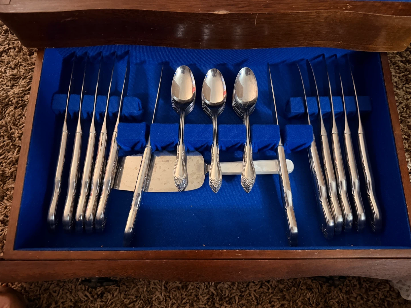 WM Rogers Wooden Chest Flatware Set - photo 4