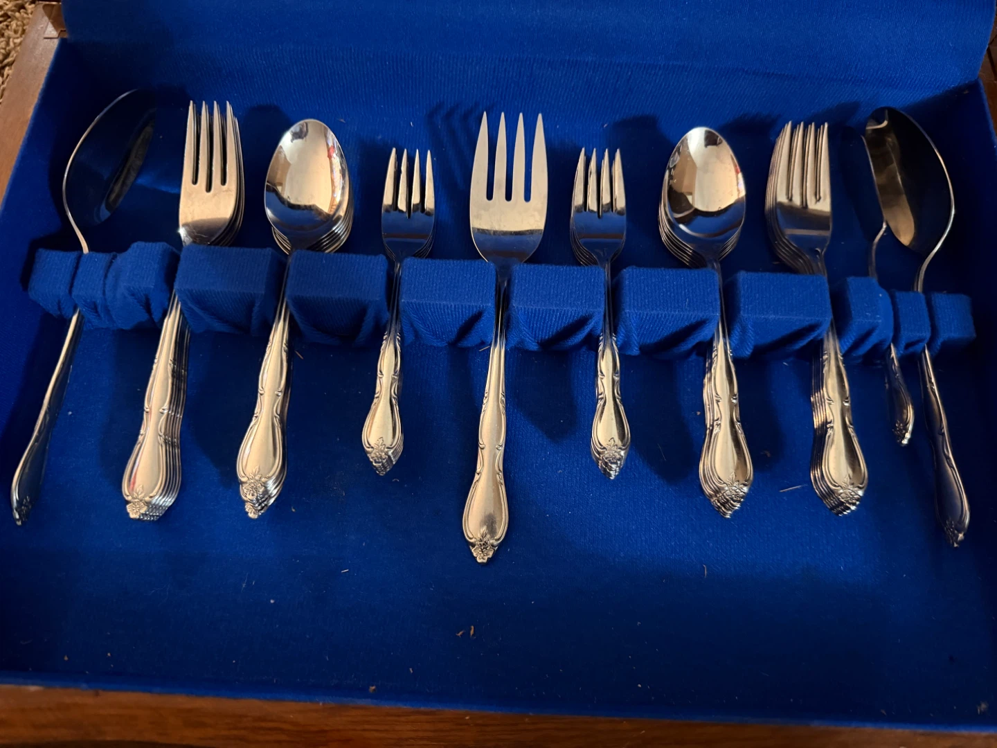 WM Rogers Wooden Chest Flatware Set - photo 5