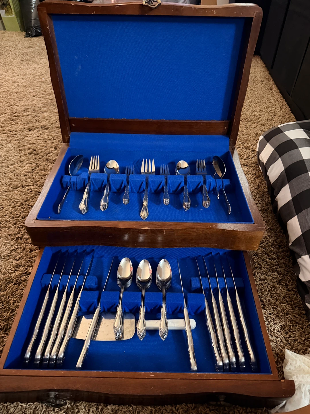 WM Rogers Wooden Chest Flatware Set - photo 2