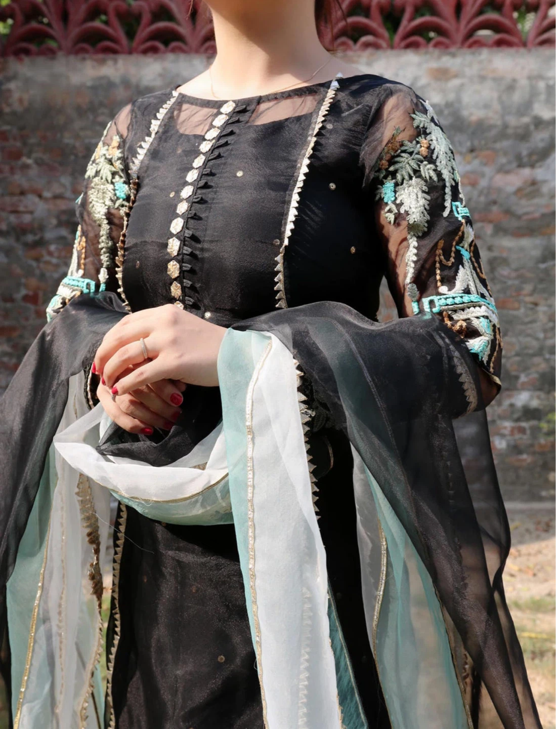 Black Embroidered Kameez with Dupatta and sharara 🌱 - photo 2