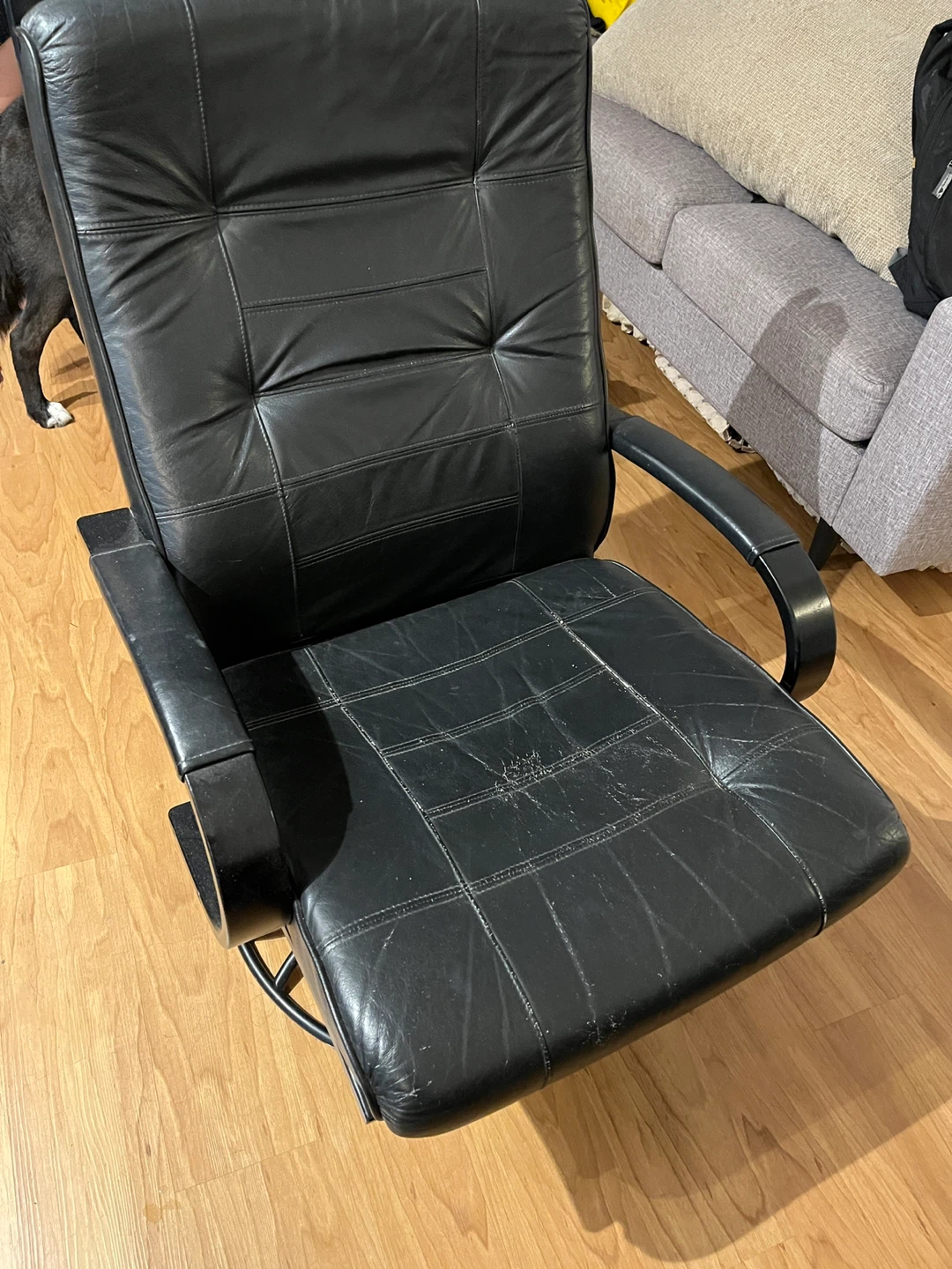 Free Black Leather  Chair