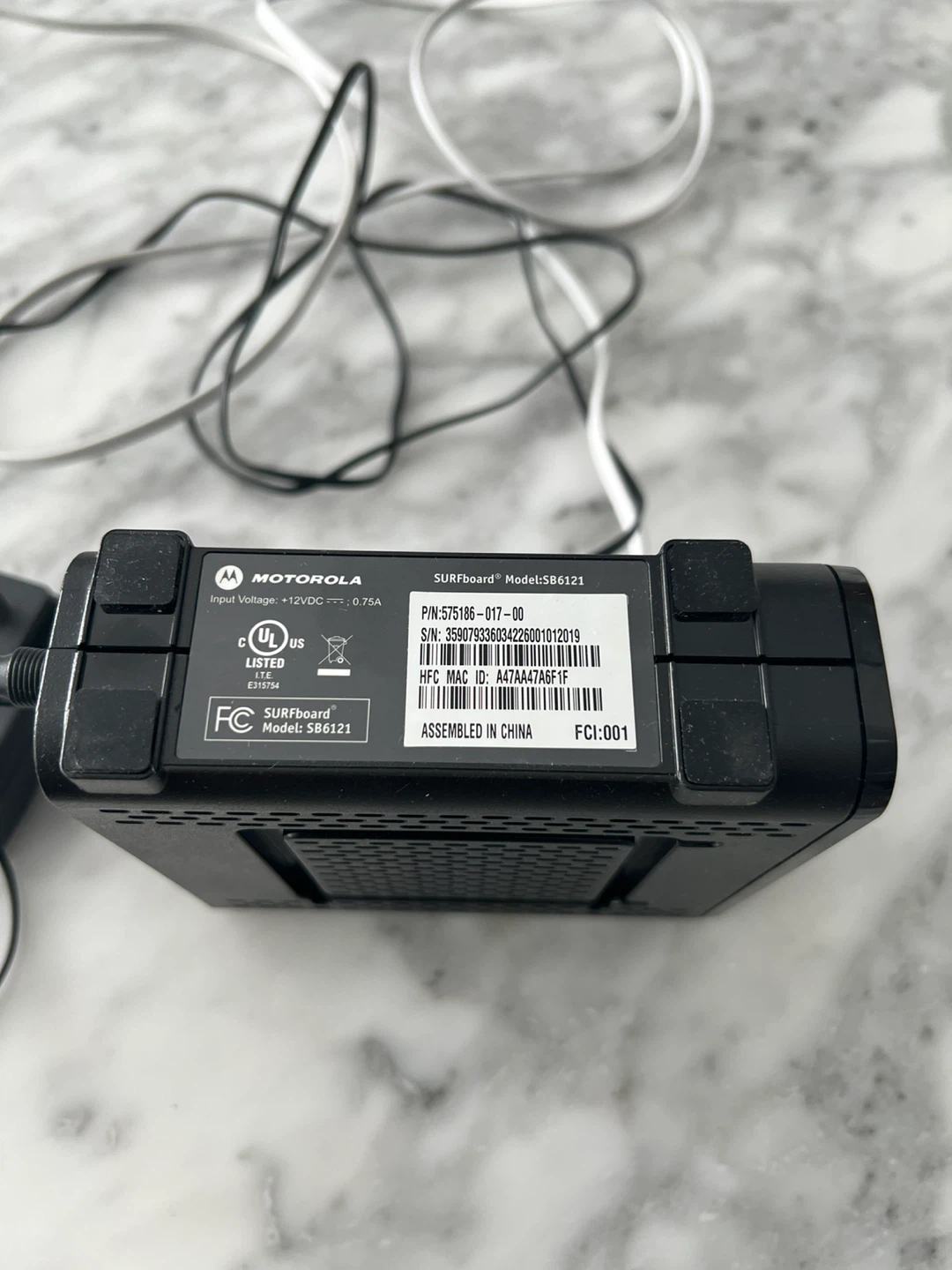 Motorola SURFboard SB6121 Modem with Power Adapter - photo 4