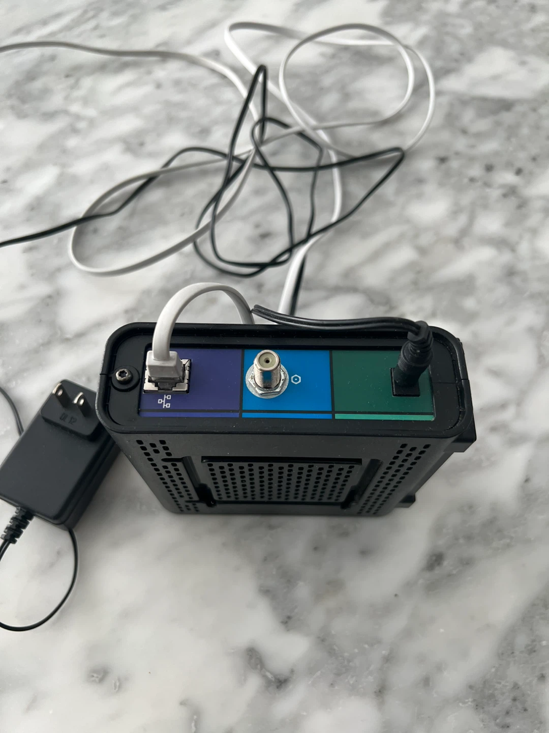 Motorola SURFboard SB6121 Modem with Power Adapter - photo 5