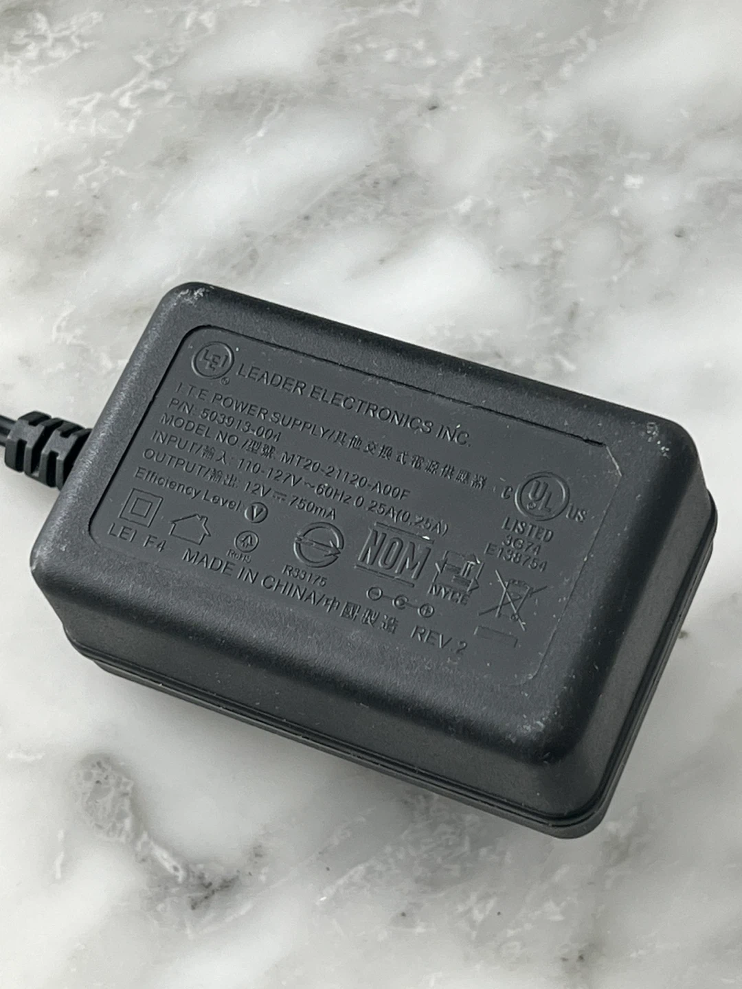 Motorola SURFboard SB6121 Modem with Power Adapter - photo 3