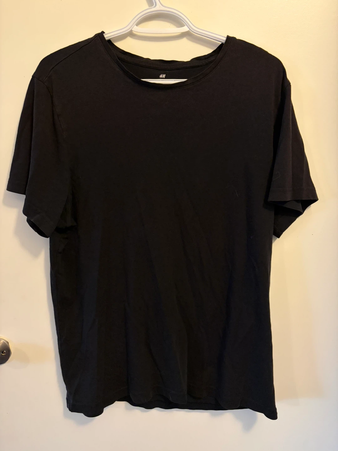H&M Regular Fit Black T-Shirt - Large