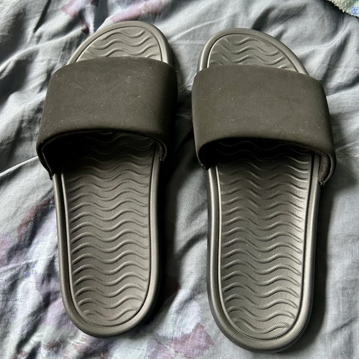 🌱LazyPants Black Slides Size 8