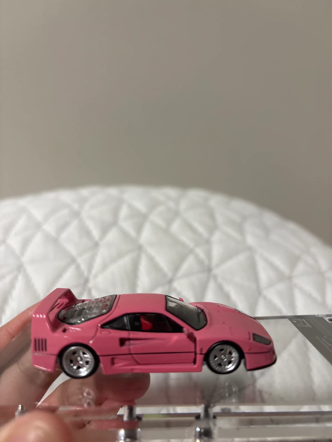 Miniature Pink Ferrari F40 Diecast Model Car - photo 4