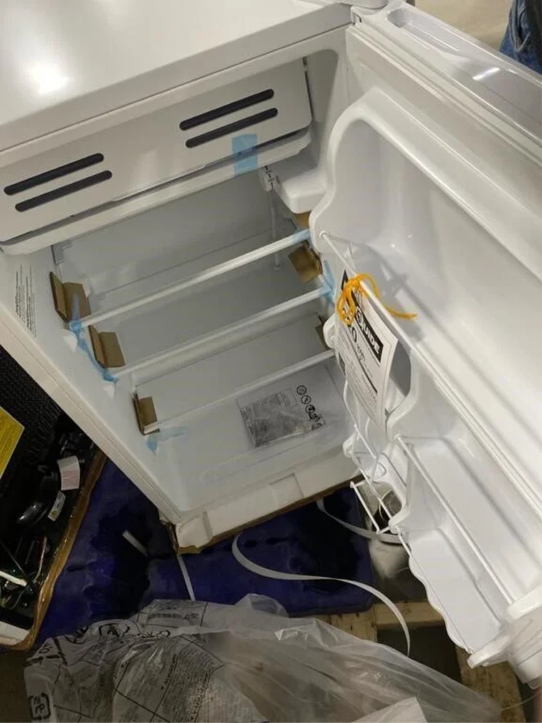 Master Chef Compact Mini Refrigerator - photo 3