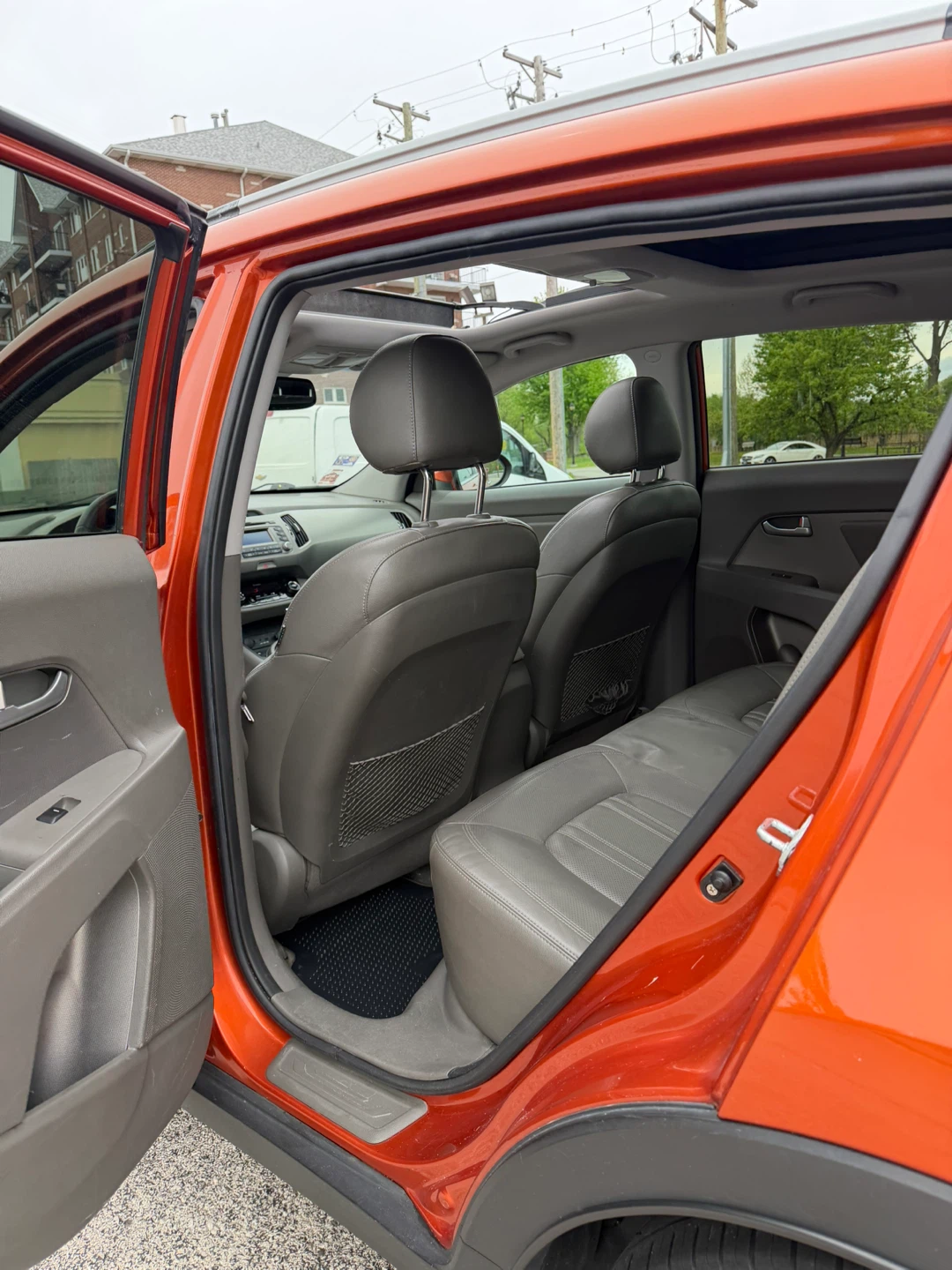 2011 Orange Kia Sportage SUV - photo 4