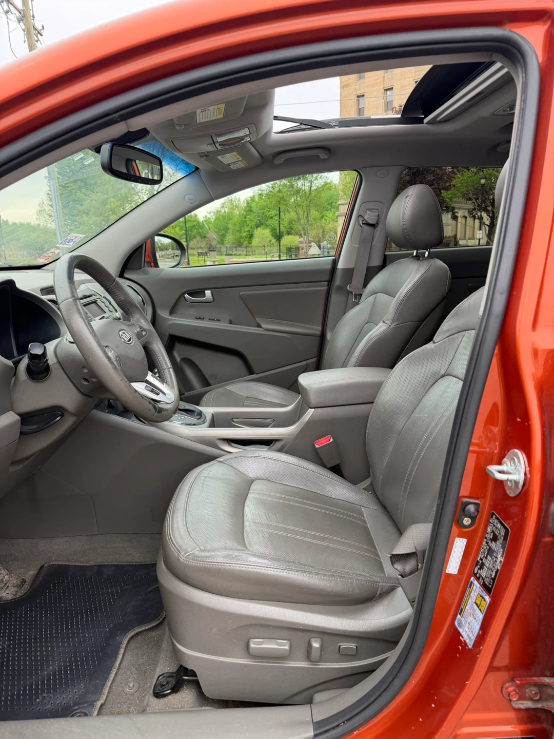 2011 Orange Kia Sportage SUV - photo 3