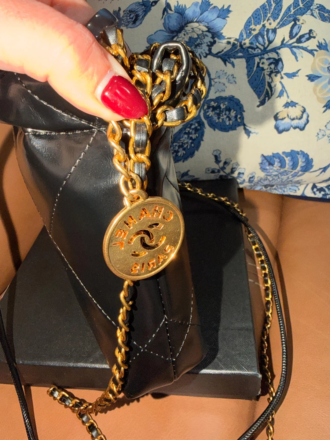 Chanel Quilted Shoulder Bag - photo 4
