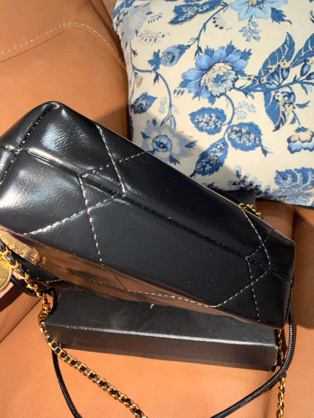 Chanel Quilted Shoulder Bag - photo 5