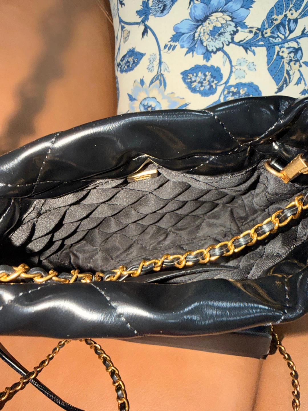 CHANEL Black Quilted Leather Bucket Bag with Gold Chain - photo 3