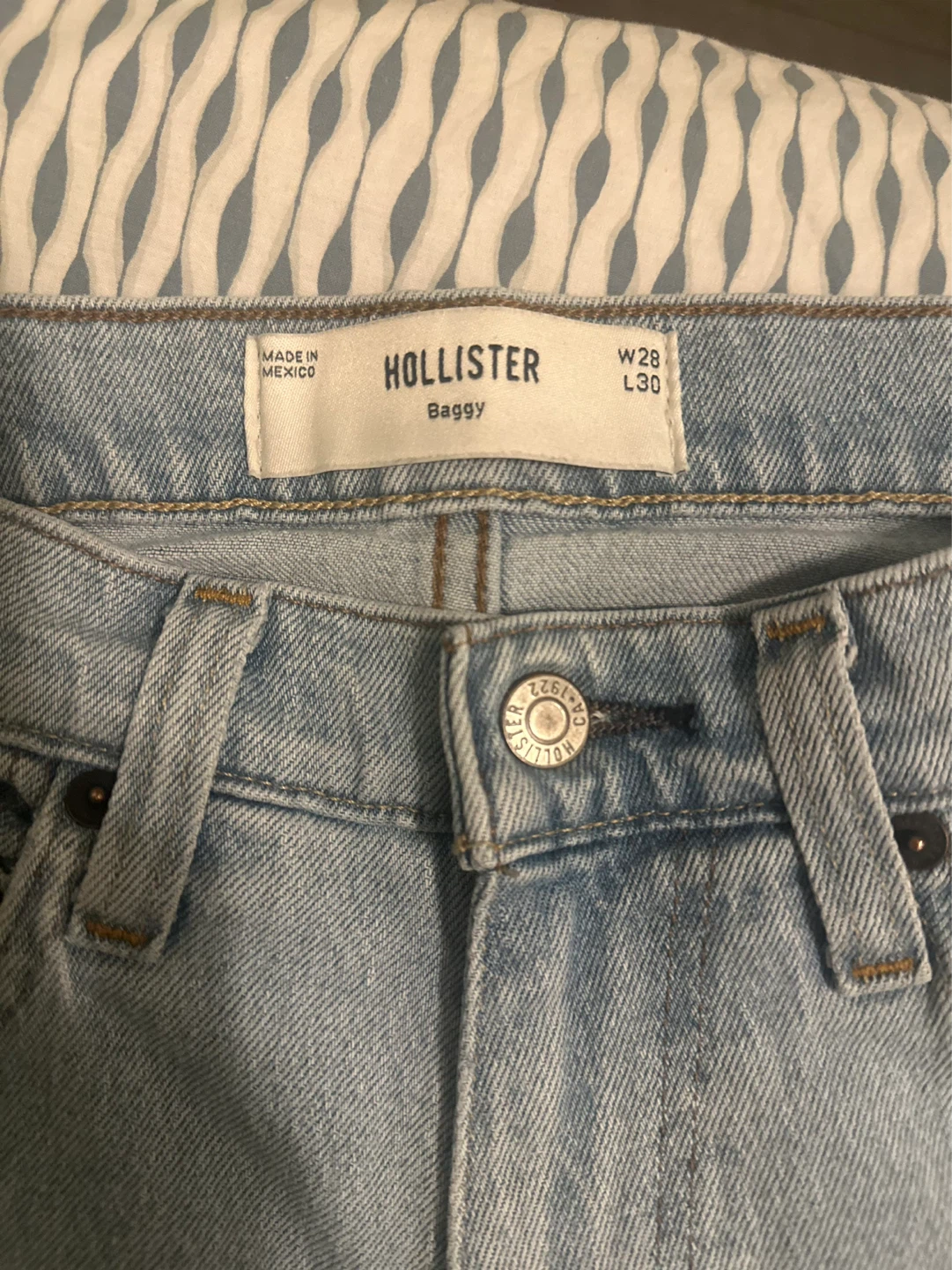 Hollister Baggy Jeans - W28 L30 - photo 4