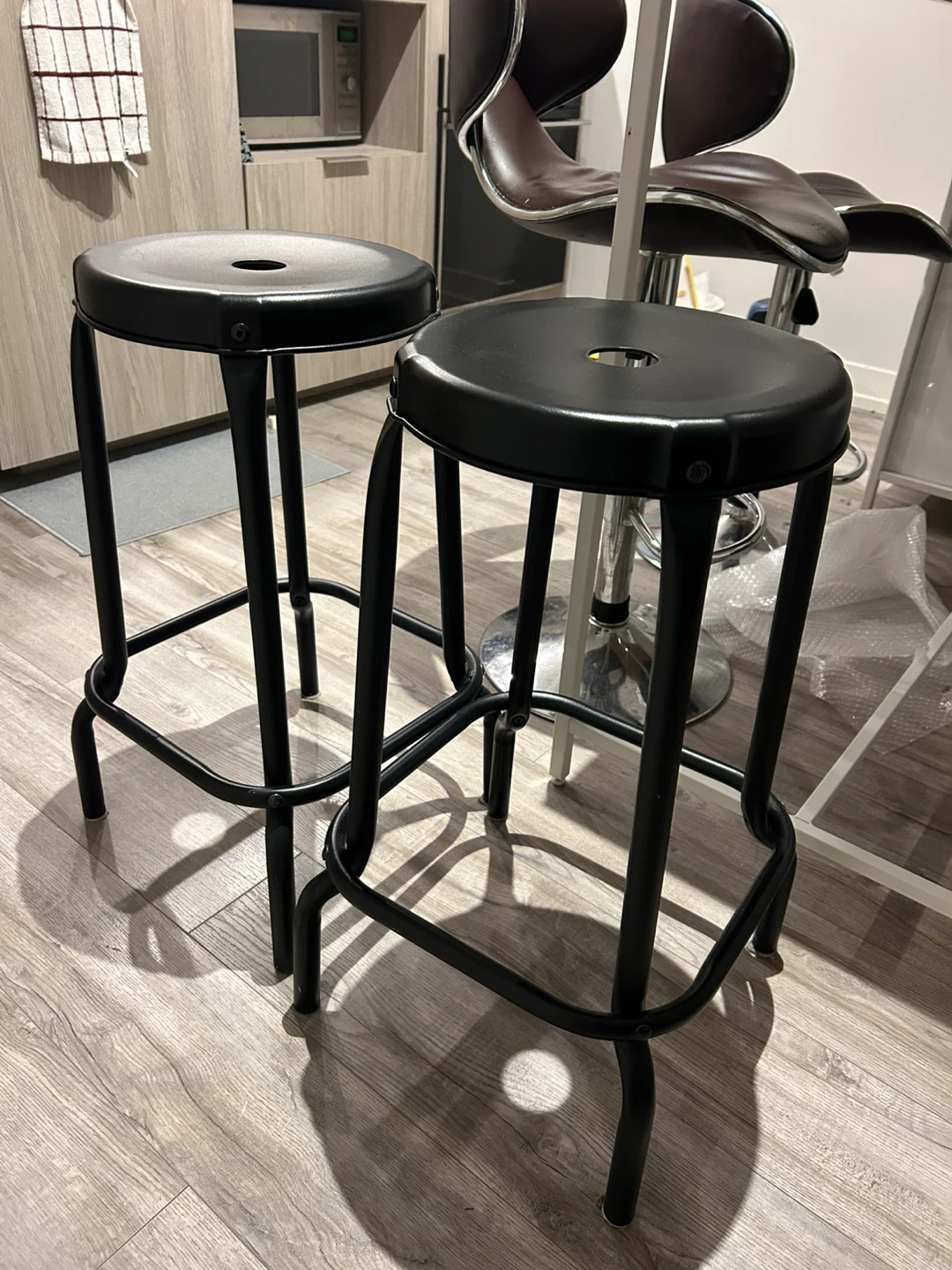 Set of 4 Bar Stools - 2 Brown Leatherette & 2 Black Metal - photo 2