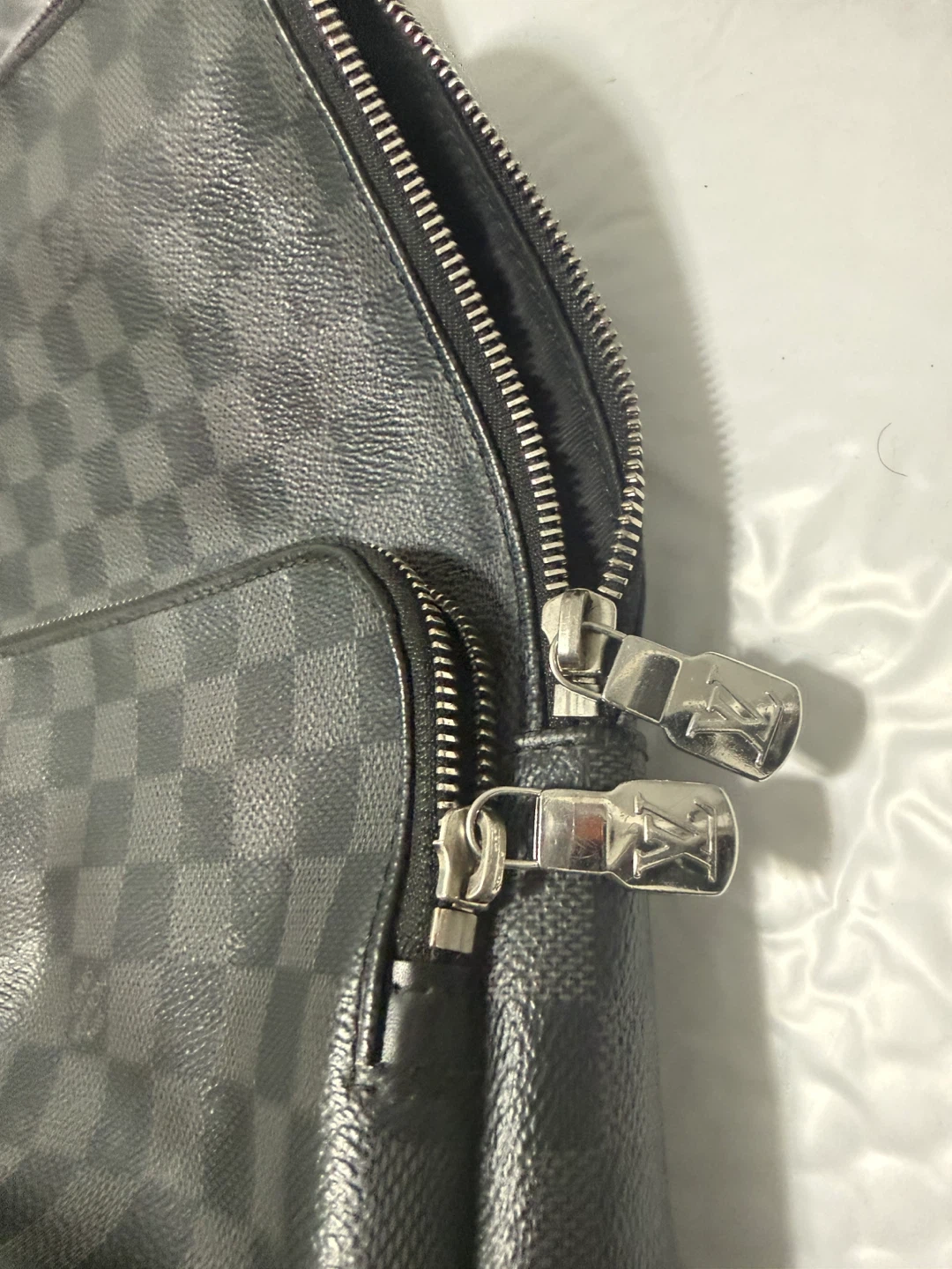 Louis Vuitton Damier Ebene Sling Bag - photo 4