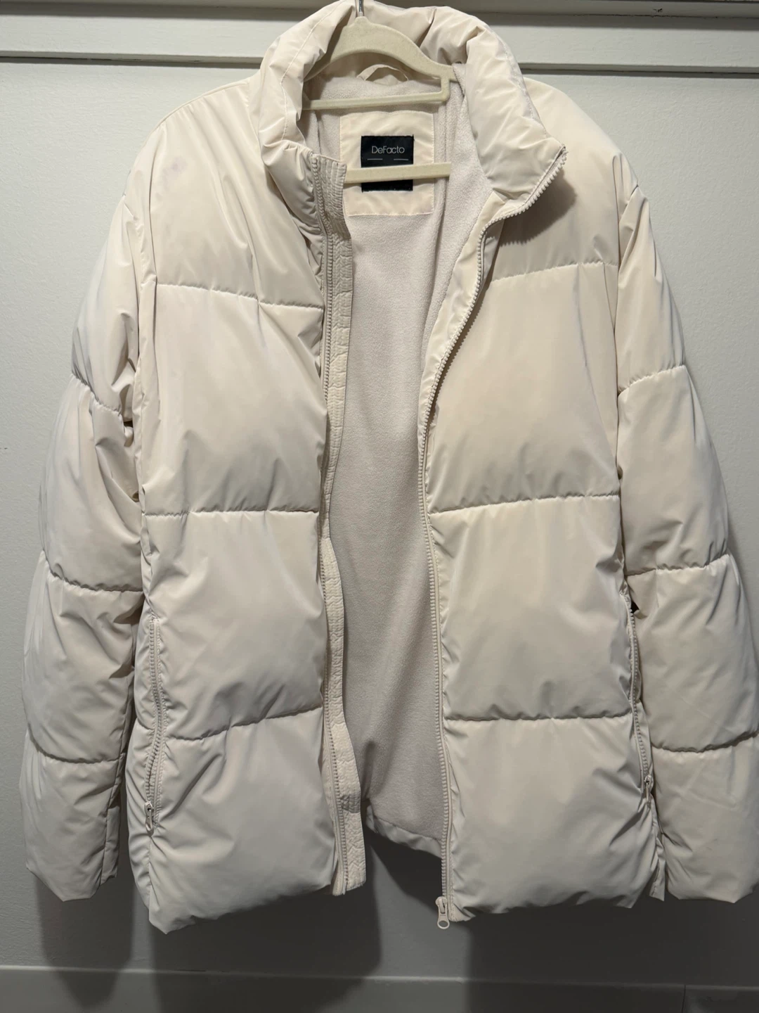 Cream Puffer Jacket (Size L) – $10 Quick Sell - photo 3