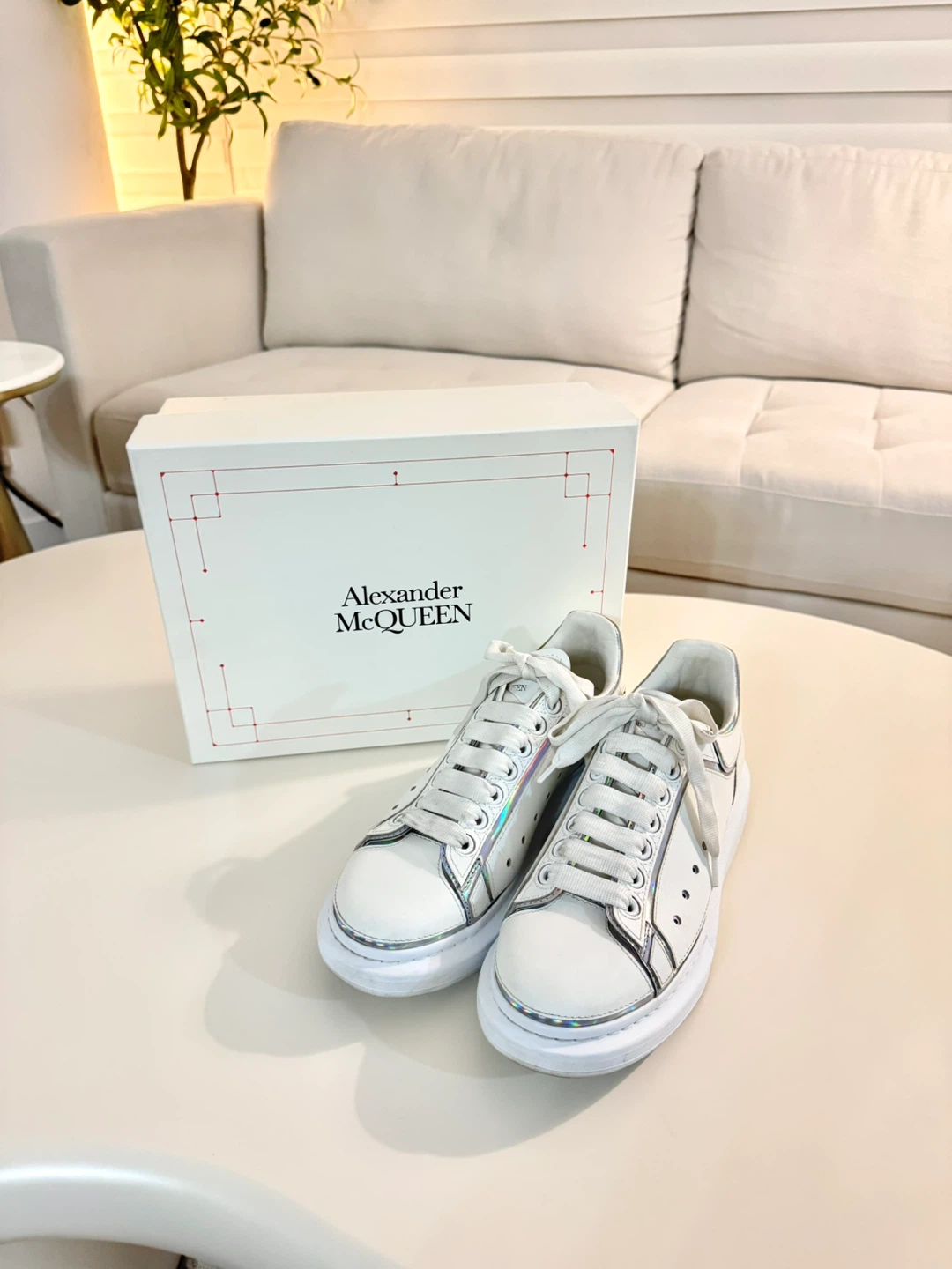 Alexander McQueen Holo Oversized Leather Sneakers - EU 41