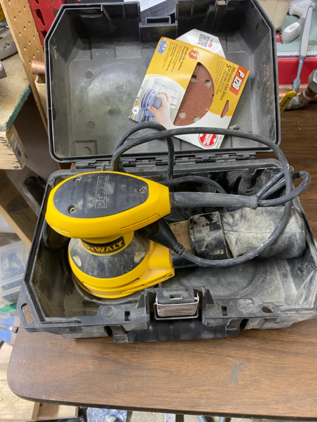 DEWALT Random Orbit Sander with Case and Sandpaper