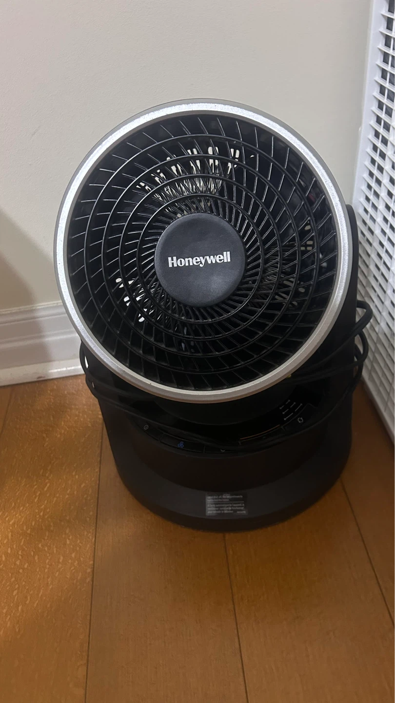Lasko Box Fan & Honeywell Turbo Fan - photo 2