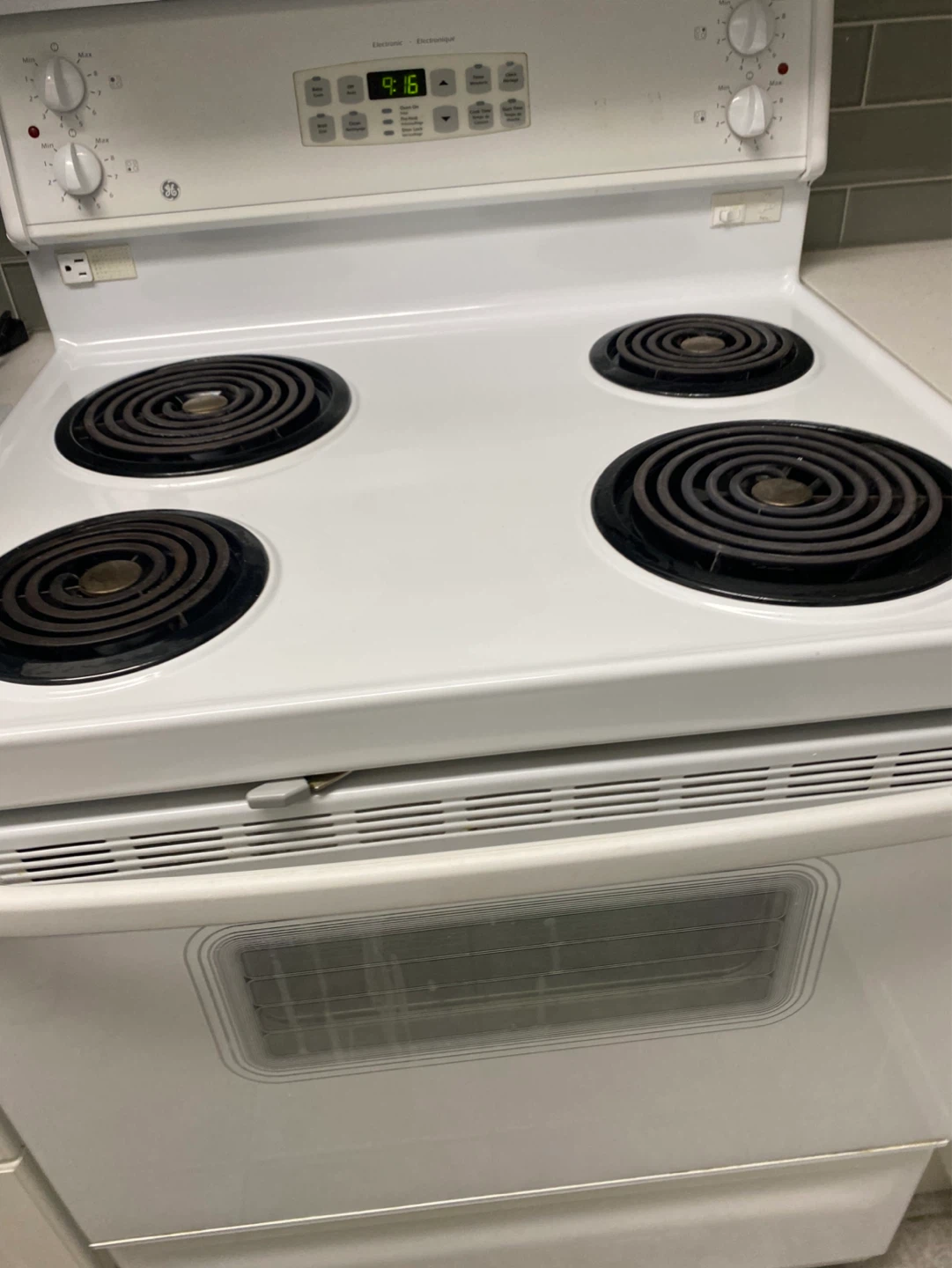 GE Electric Range with 4 Coil Burners and Oven