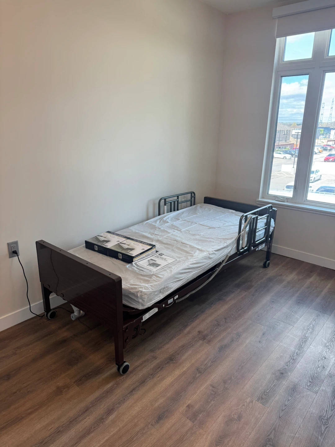 MEDLINE HOSPITAL BED DELIVERY & SETUP INCLUDED - photo 2