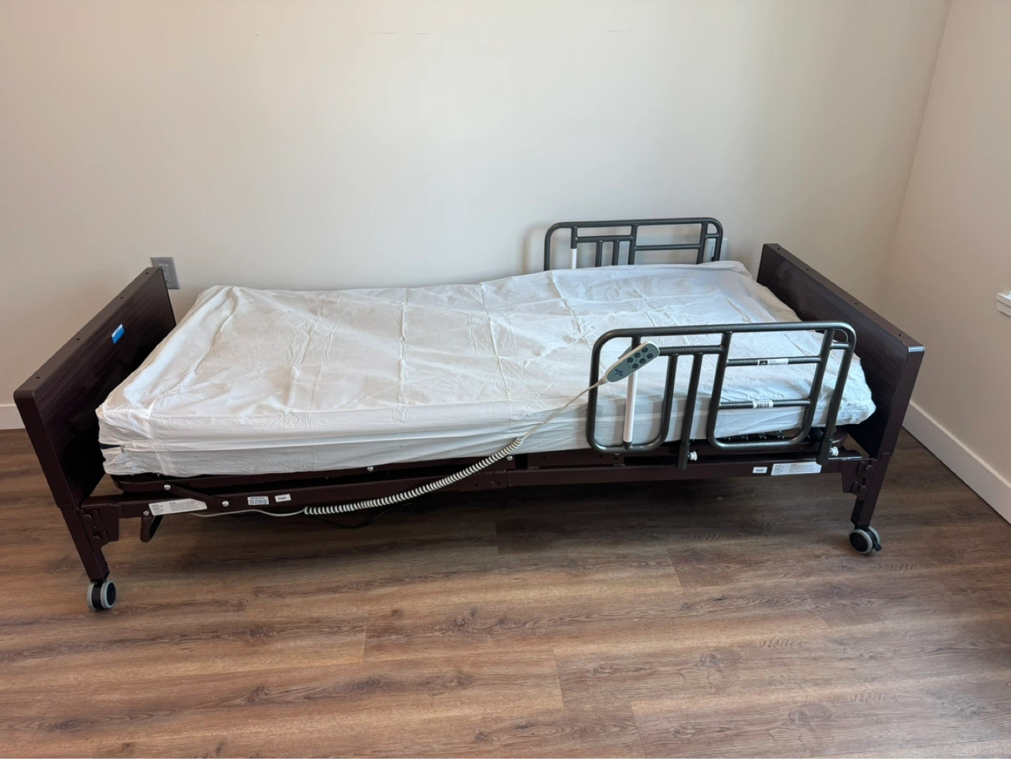 MEDLINE HOSPITAL BED DELIVERY & SETUP INCLUDED - photo 3