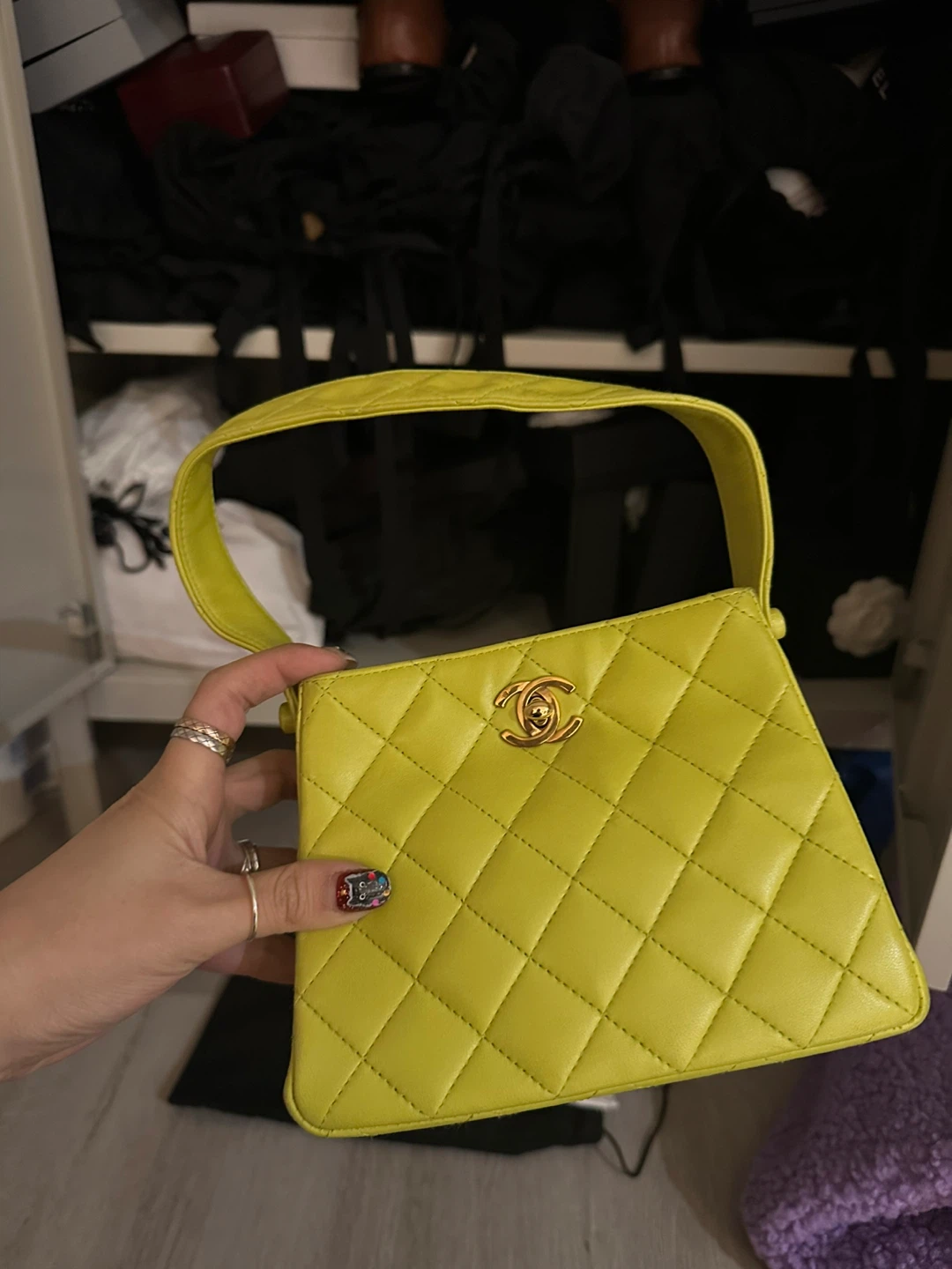 Chanel Quilted Handbag - Lime Green - photo 4