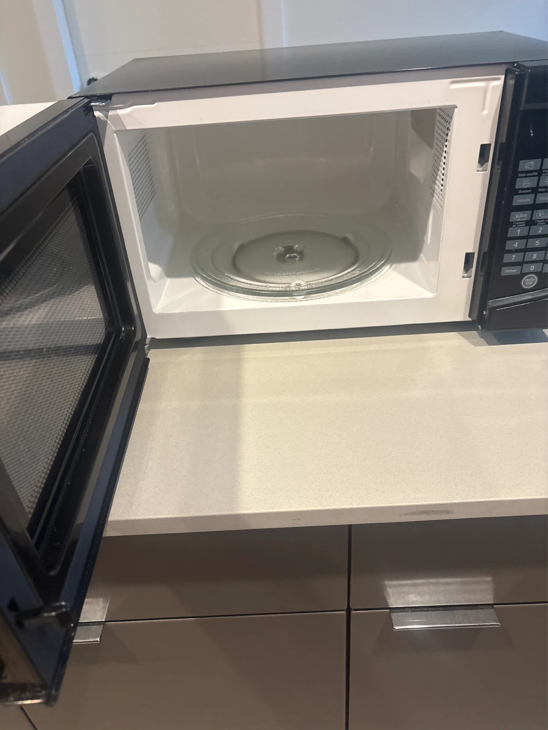 RCA Black Microwave Oven - photo 2