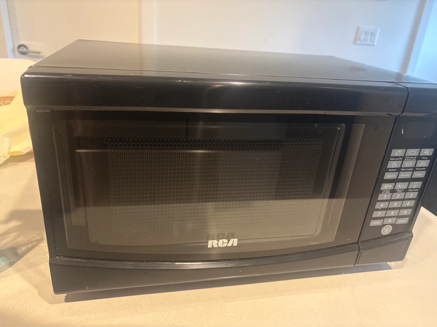 RCA Black Microwave Oven