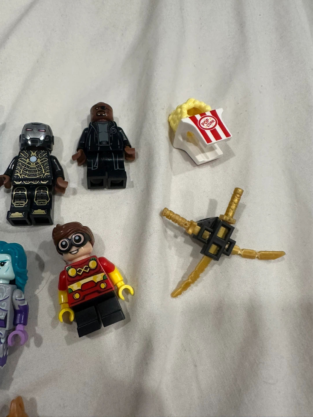 LEGO Minifigure Lot with Accessories - photo 2
